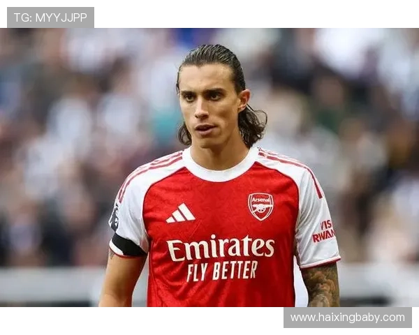 卡拉菲奥里因迷信拒绝在英超奖杯贴纸签名 卡拉菲奥里因迷信拒绝在英超奖杯贴纸签名